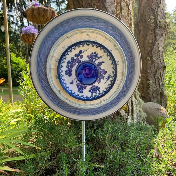Handmade Blue and White Glass Plate Flower for Your Garden/Yard/Patio